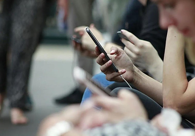 «Las familias estamos desbordadas; no es fácil saber a qué se exponen nuestros hijos»